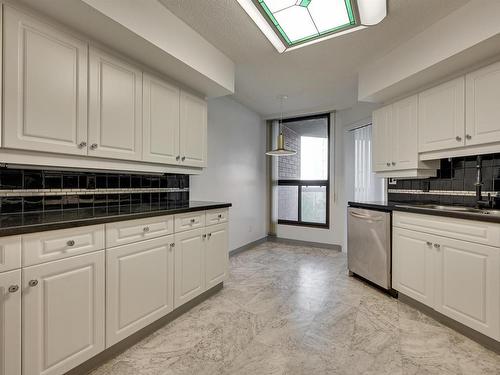 5A 10050 118 Street, Edmonton, AB - Indoor Photo Showing Kitchen