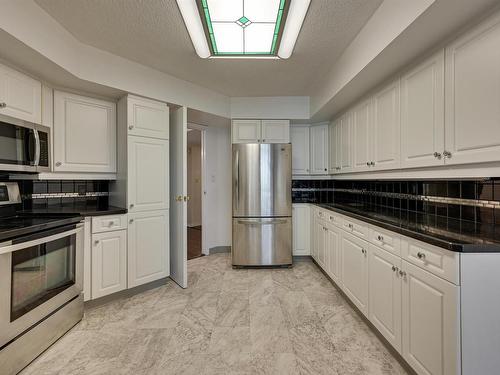 5A 10050 118 Street, Edmonton, AB - Indoor Photo Showing Kitchen With Stainless Steel Kitchen