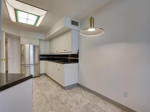 5A 10050 118 Street, Edmonton, AB - Indoor Photo Showing Kitchen