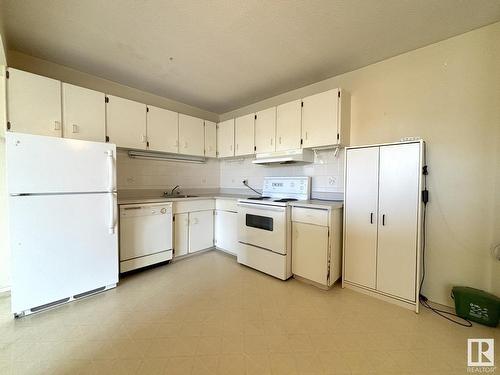 402 8604 Gateway Boulevard, Edmonton, AB - Indoor Photo Showing Kitchen