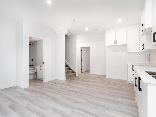 42 Wynn Road, Fort Saskatchewan, AB - Indoor Photo Showing Kitchen