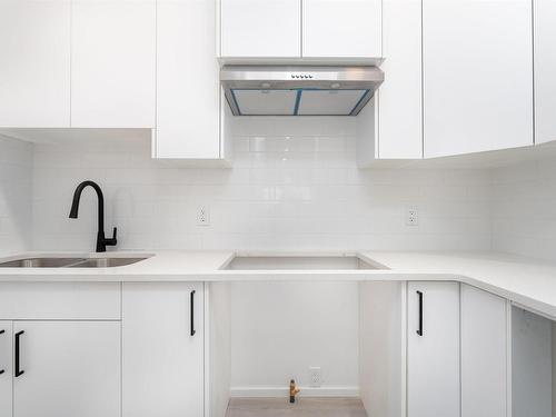 42 Wynn Road, Fort Saskatchewan, AB - Indoor Photo Showing Kitchen With Double Sink