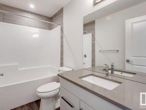 664 Kinglet Boulevard, Edmonton, AB - Indoor Photo Showing Bathroom