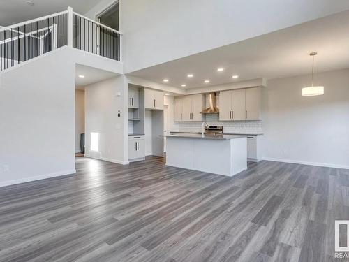 664 Kinglet Boulevard, Edmonton, AB - Indoor Photo Showing Kitchen