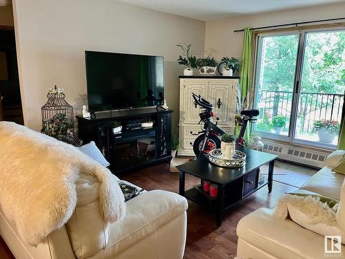 205 9985 93 Avenue, Fort Saskatchewan, AB - Indoor Photo Showing Living Room