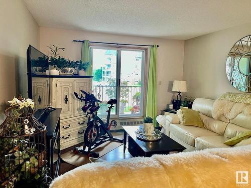 205 9985 93 Avenue, Fort Saskatchewan, AB - Indoor Photo Showing Living Room