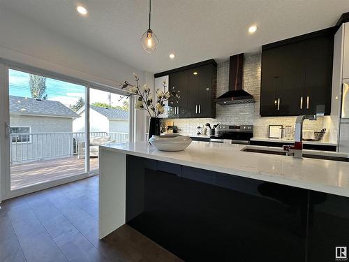 8420 117 Street, Edmonton, AB - Indoor Photo Showing Kitchen With Upgraded Kitchen