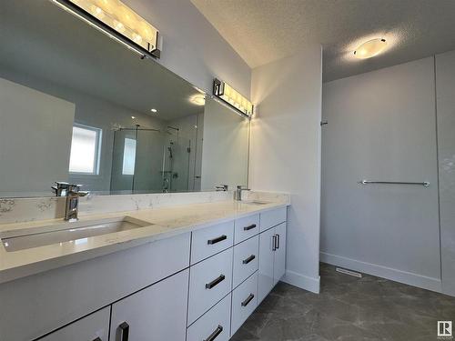 8420 117 Street, Edmonton, AB - Indoor Photo Showing Bathroom