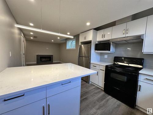 8420 117 Street, Edmonton, AB - Indoor Photo Showing Kitchen