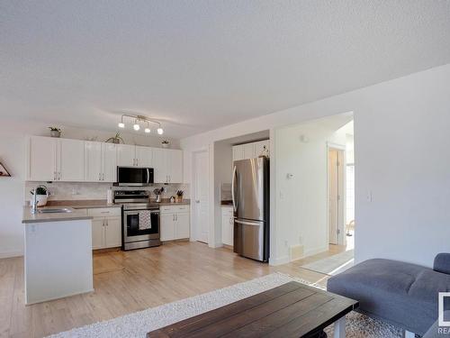 48 Vaughn Avenue, Spruce Grove, AB - Indoor Photo Showing Kitchen