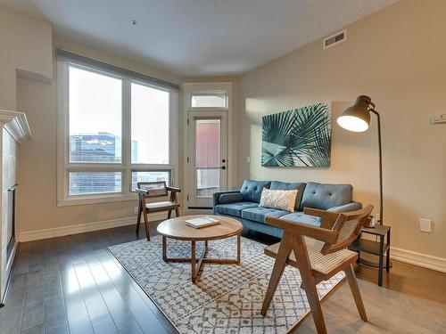 807 10142 111 Street, Edmonton, AB - Indoor Photo Showing Living Room