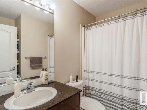 9351 Simpson Drive, Edmonton, AB - Indoor Photo Showing Bathroom