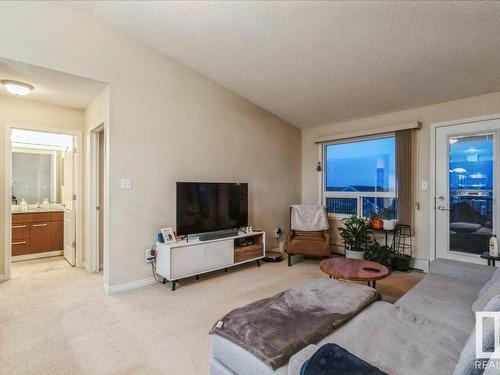 9351 Simpson Drive, Edmonton, AB - Indoor Photo Showing Living Room