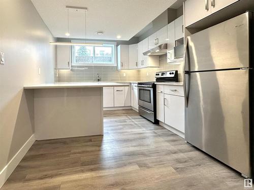 8422 117 Street, Edmonton, AB - Indoor Photo Showing Kitchen With Upgraded Kitchen