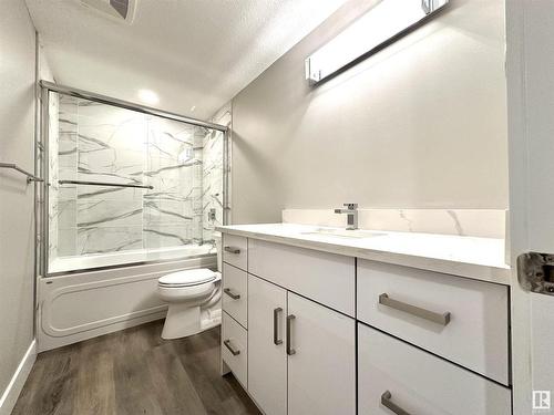 8422 117 Street, Edmonton, AB - Indoor Photo Showing Bathroom