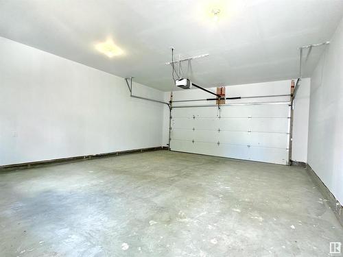 8422 117 Street, Edmonton, AB - Indoor Photo Showing Garage