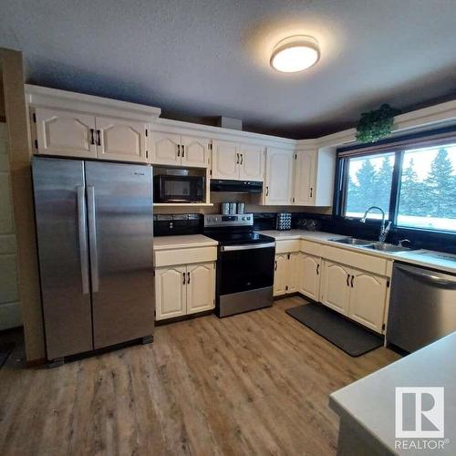 462066 Range Road 262, Rural Wetaskiwin County, AB - Indoor Photo Showing Kitchen With Double Sink