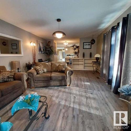 462066 Range Road 262, Rural Wetaskiwin County, AB - Indoor Photo Showing Living Room