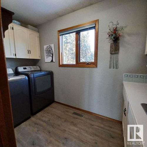 462066 Range Road 262, Rural Wetaskiwin County, AB - Indoor Photo Showing Laundry Room