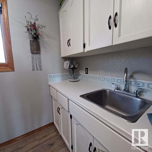 462066 Range Road 262, Rural Wetaskiwin County, AB - Indoor Photo Showing Kitchen