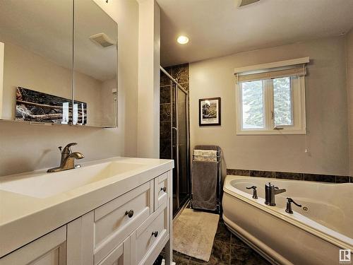 9535 148 Street, Edmonton, AB - Indoor Photo Showing Bathroom