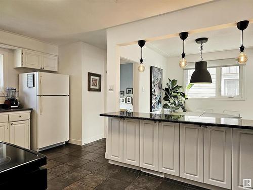 9535 148 Street, Edmonton, AB - Indoor Photo Showing Kitchen