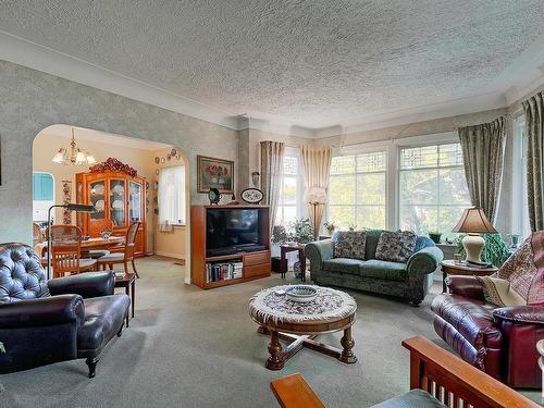 13311 124 Avenue, Edmonton, AB - Indoor Photo Showing Living Room