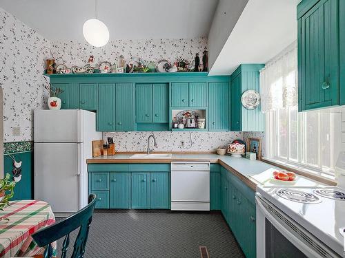 13311 124 Avenue, Edmonton, AB - Indoor Photo Showing Kitchen