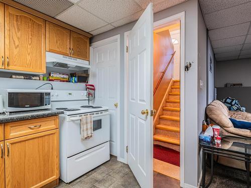 4301A 48 Street, Leduc, AB - Indoor Photo Showing Kitchen