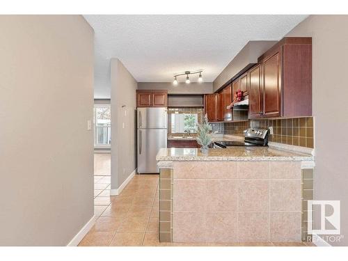 289 Grandin Village, St. Albert, AB - Indoor Photo Showing Kitchen