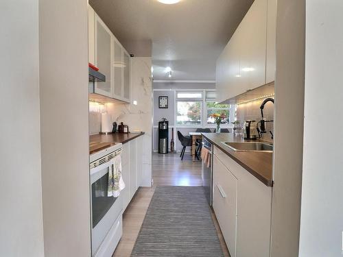 106 Village On The Green Green, Edmonton, AB - Indoor Photo Showing Kitchen