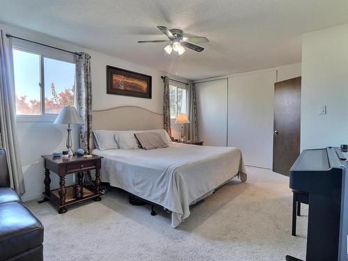 106 Village On The Green Green, Edmonton, AB - Indoor Photo Showing Bedroom