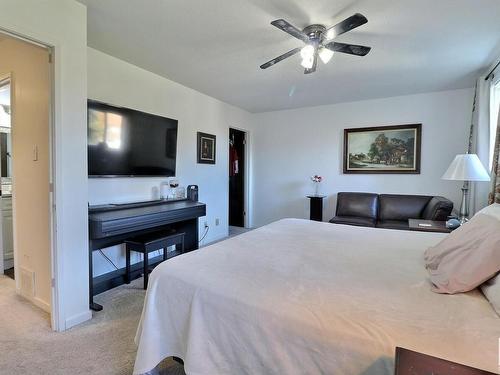 106 Village On The Green Green, Edmonton, AB - Indoor Photo Showing Bedroom