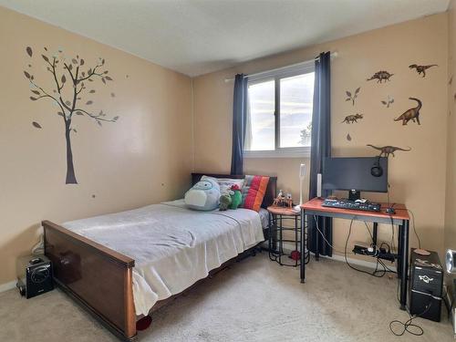 106 Village On The Green Green, Edmonton, AB - Indoor Photo Showing Bedroom