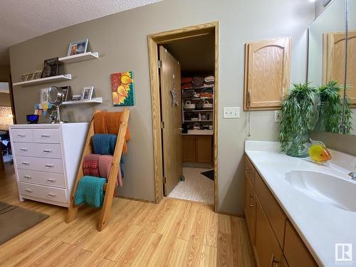 211 10935 21 Avenue, Edmonton, AB - Indoor Photo Showing Bathroom