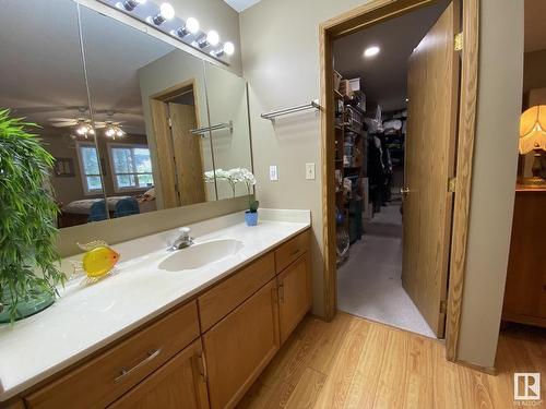 211 10935 21 Avenue, Edmonton, AB - Indoor Photo Showing Bathroom