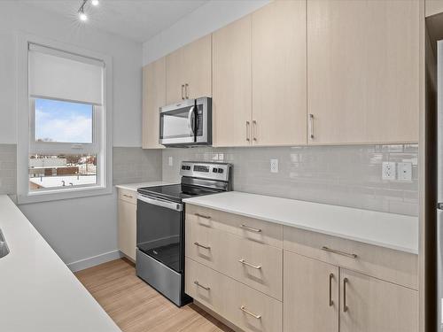 303 17 Columbia Avenue, Devon, AB - Indoor Photo Showing Kitchen