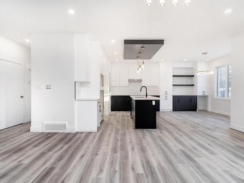 126 Graybriar Drive, Stony Plain, AB - Indoor Photo Showing Kitchen