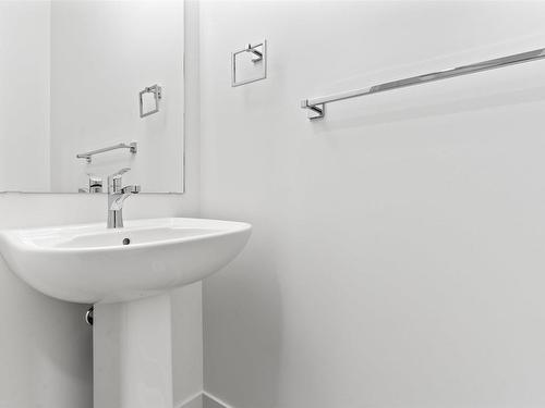 #24 740 Daniels Way, Edmonton, AB - Indoor Photo Showing Bathroom