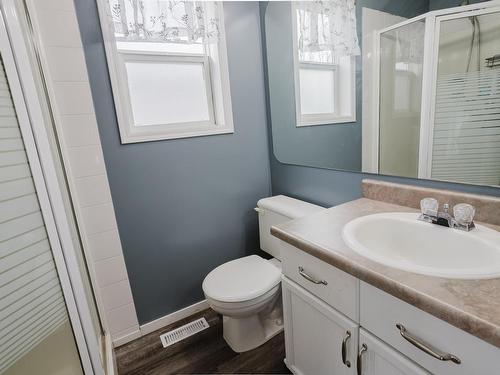 8321 171A Avenue, Edmonton, AB - Indoor Photo Showing Bathroom