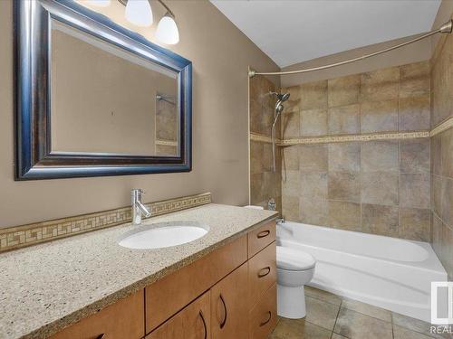 136 Wolf Willow Close, Edmonton, AB - Indoor Photo Showing Bathroom