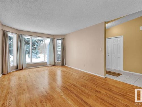 136 Wolf Willow Close, Edmonton, AB - Indoor Photo Showing Other Room