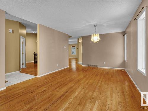 136 Wolf Willow Close, Edmonton, AB - Indoor Photo Showing Other Room