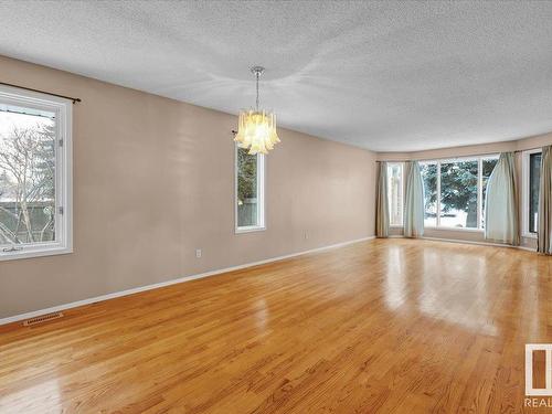 136 Wolf Willow Close, Edmonton, AB - Indoor Photo Showing Other Room