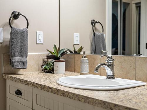 10232 115 Street, Edmonton, AB - Indoor Photo Showing Bathroom