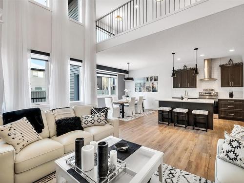 7024 Chivers Loop, Edmonton, AB - Indoor Photo Showing Living Room