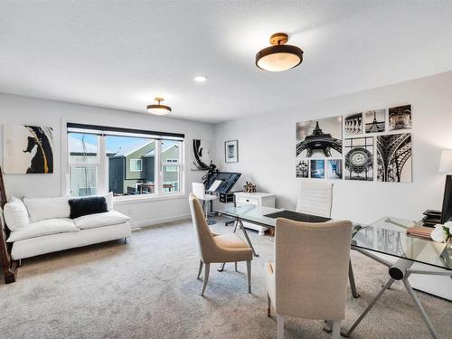 7024 Chivers Loop, Edmonton, AB - Indoor Photo Showing Living Room