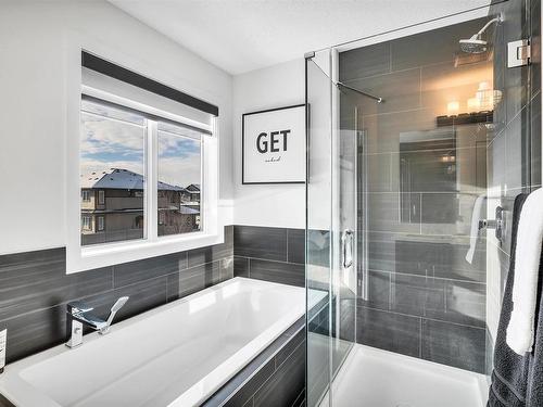 7024 Chivers Loop, Edmonton, AB - Indoor Photo Showing Bathroom