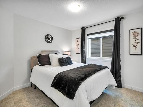 7024 Chivers Loop, Edmonton, AB - Indoor Photo Showing Bedroom