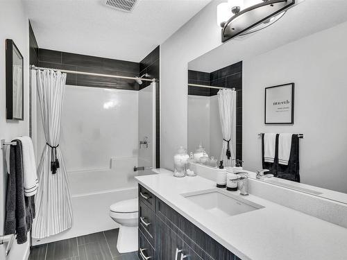 7024 Chivers Loop, Edmonton, AB - Indoor Photo Showing Bathroom